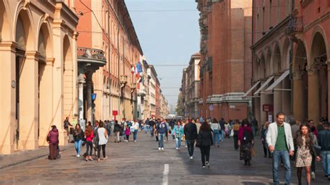 Via Indipendenza: visit Bologna in three days 